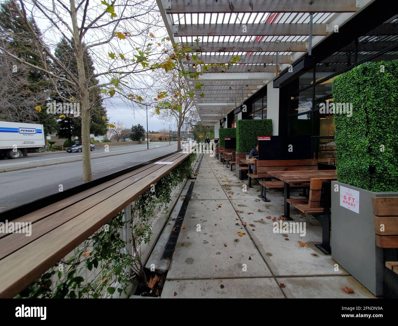 Photograph of the outdoor seating area with tables and benches at Gott's Roadside Restaurant in Walnut Creek, California, January 27, 2021. () Stock Photo