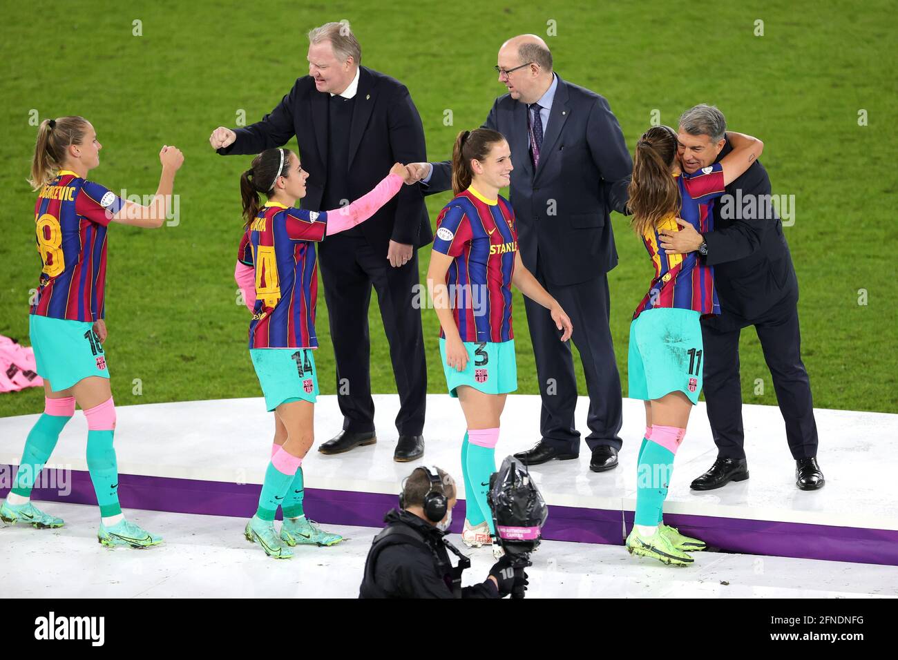 Alexia putellas trophy champions league hi-res stock photography and ...