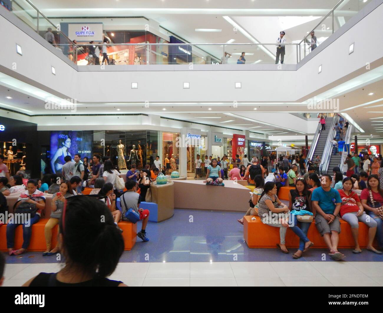 Shoppers sit and walk around Mall of Asia, Metro Manila, Philippines Stock  Photo - Alamy
