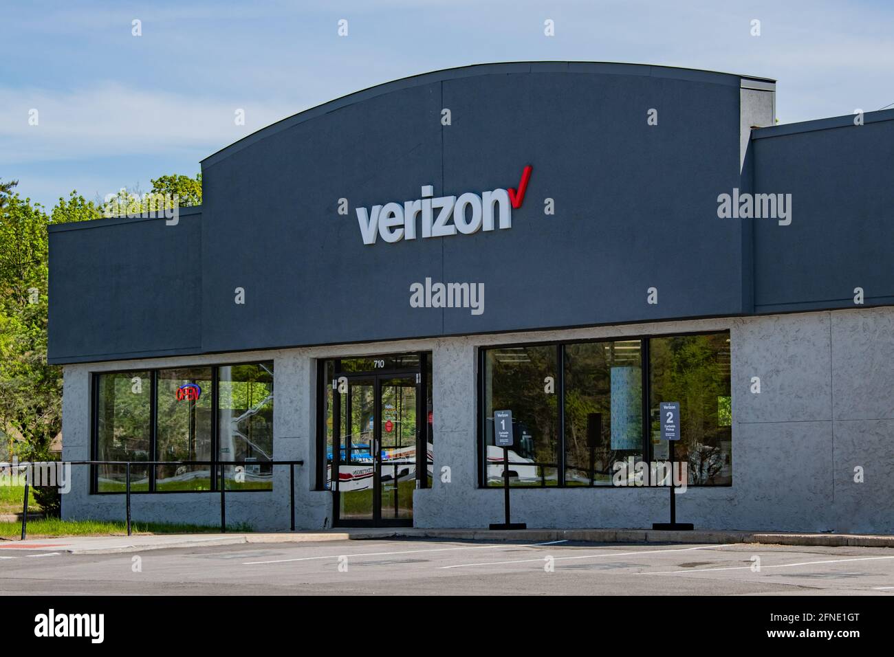 A Verizon Wireless store building in Utica, NY USA Stock Photo