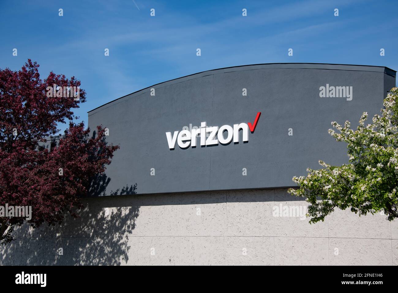 A Verizon Wireless store building in Utica, NY USA Stock Photo