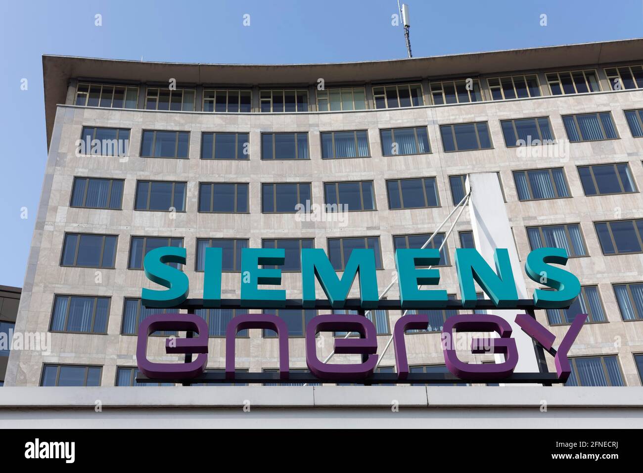 Siemens Energy Global GmbH &amp; Co. KG, logo on building, energy  technology company, former DEMAG headquarters, Duisburg-Hochfeld, North  Stock Photo - Alamy