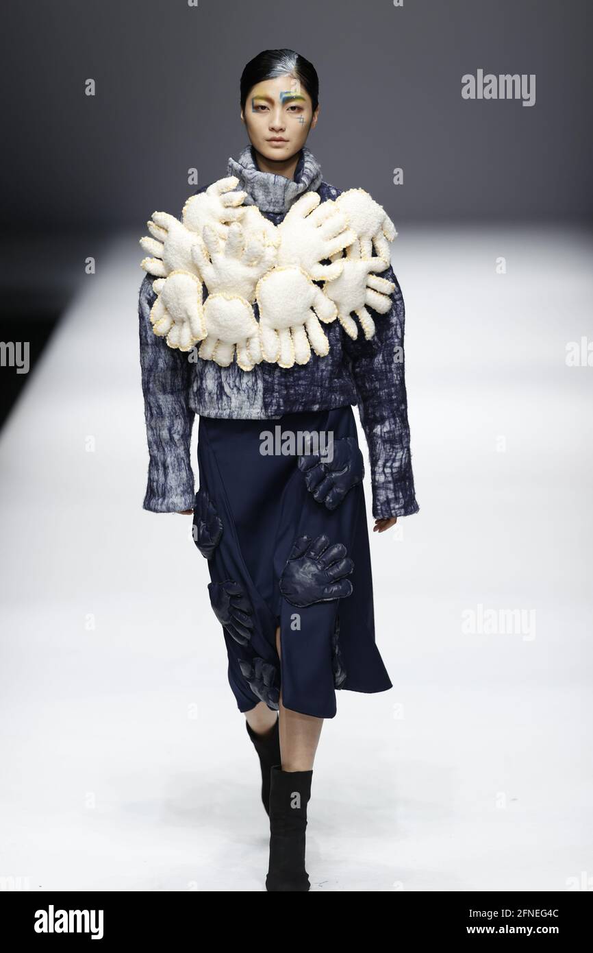 Beijing, China. 15th May, 2021. The final year costume designing works of Changzhou Textile Garment Institute are showed in the China International College Fashion Week in Beijing, China on 15th May, 2021.(Photo by TPG/cnsphotos) Credit: TopPhoto/Alamy Live News Stock Photo