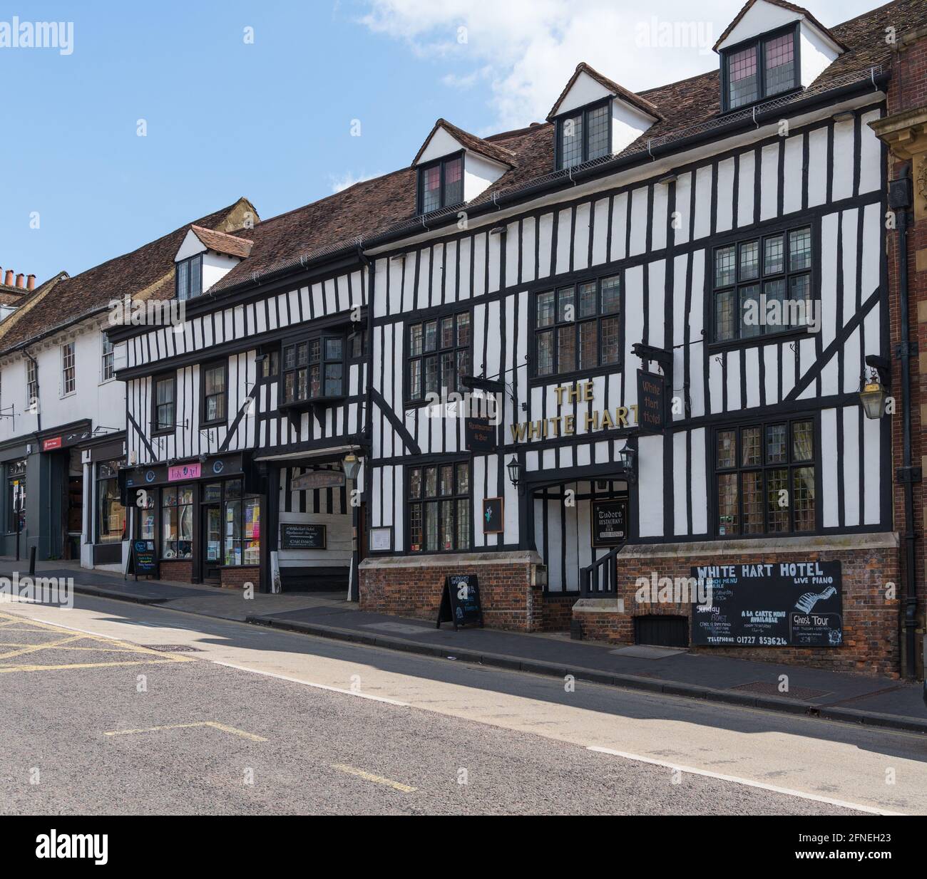 The White Hart Hotel, a timbered old coaching inn situated on Holywell Hill, St. Albans, Hertfordshire, England, UK Stock Photo