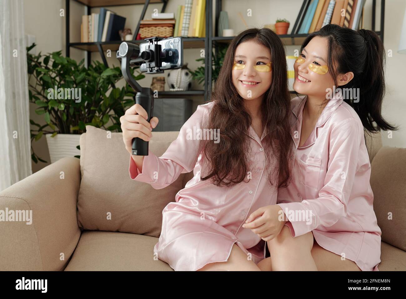 Women pajamas hi-res stock photography and images - Page 15 - Alamy