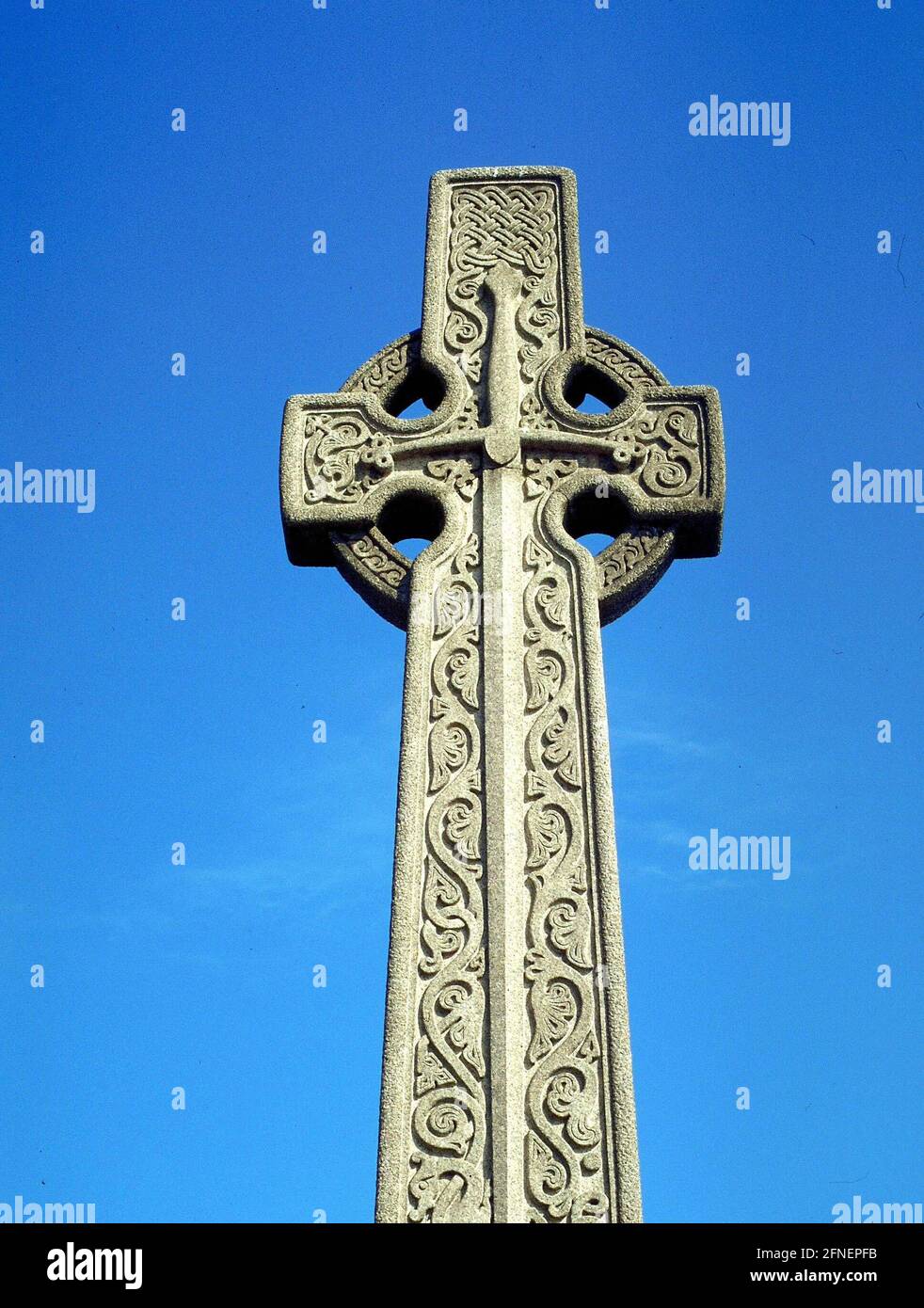 Modern Celtic cross at Edinburgh Castle. [automated translation] Stock