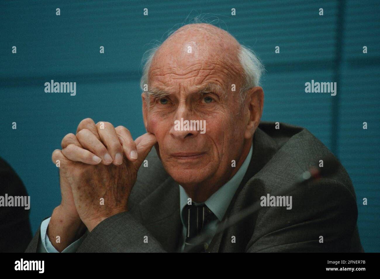 Prof. Dr. Wolfgang Engelhardt, retired Director General of the State Natural Science Collections of Bavaria and President of the Deutscher Naturschutzring, DNR, during a press conference on the 'Alliance for Work and Environment' conference. IMAGE: 19991021-01/01-30 [automated translation] Stock Photo