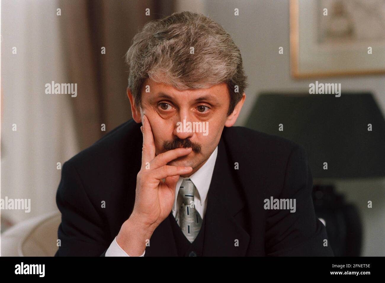 Mikulás Dzurinda, Prime Minister of the Slovak Republic, during an interview at the Federal Government Guest House. [automated translation] Stock Photo
