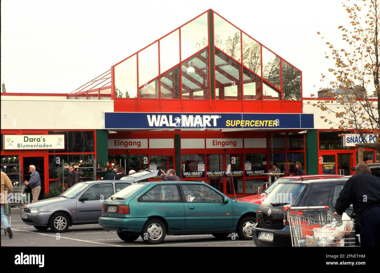 Wal Mart' Supercenter in Ratingen.n [automated translation] Stock Photo -  Alamy