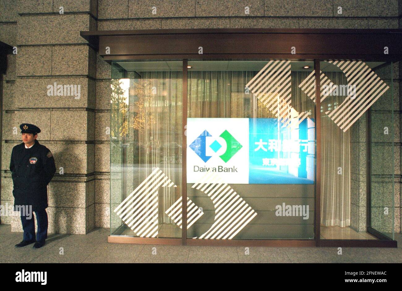 Daiwa Bank in the banking district of Tokyo. [automated translation] Stock  Photo - Alamy