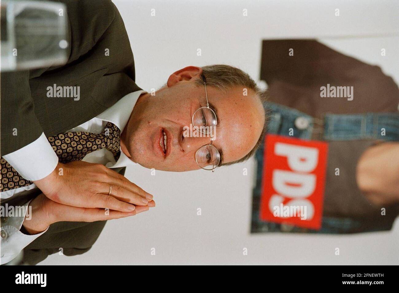 Gregor Gysi, PDS parliamentary party leader, gives an interview in the offices of the PDS parliamentary party in Berlin. [automated translation] Stock Photo