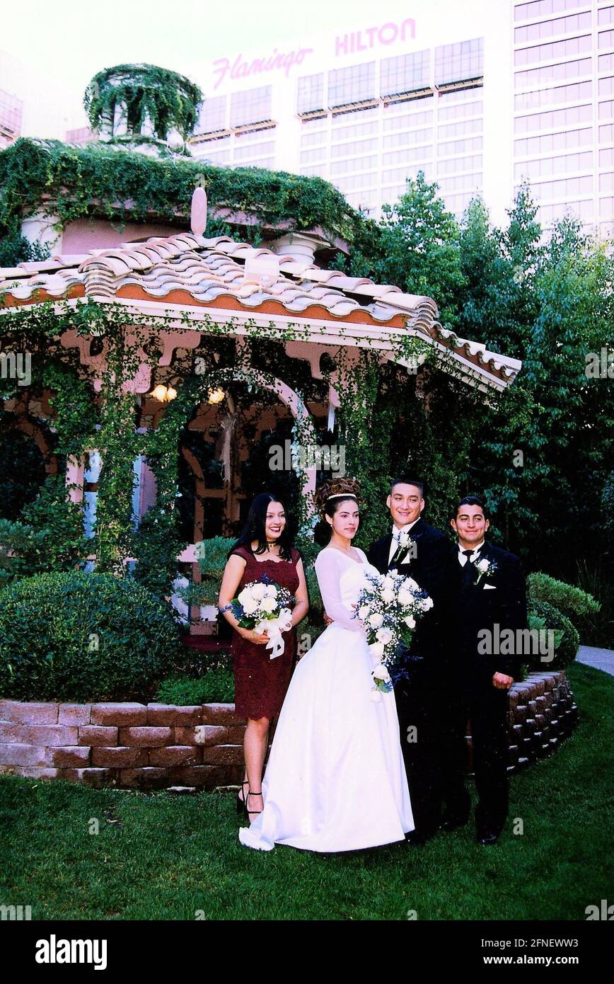 Wedding couple in front of 'wedding chapel' at 'Flamingo Hilton' hotel [automated translation] Stock Photo