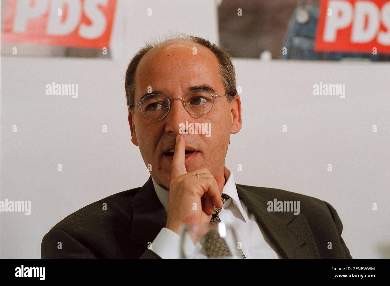 Gregor Gysi, PDS parliamentary party leader, gives an interview in the offices of the PDS parliamentary party in Berlin. [automated translation] Stock Photo