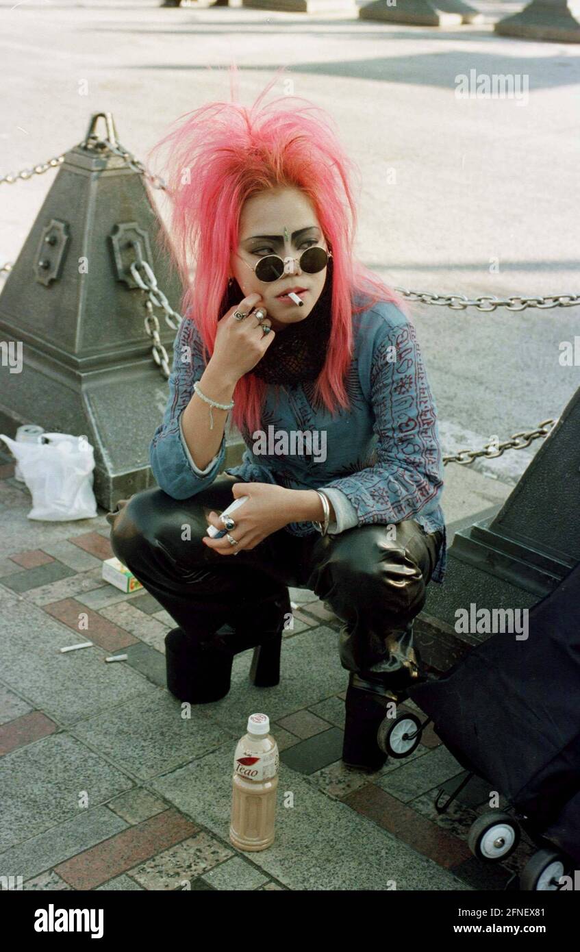 Habit punk femme sale