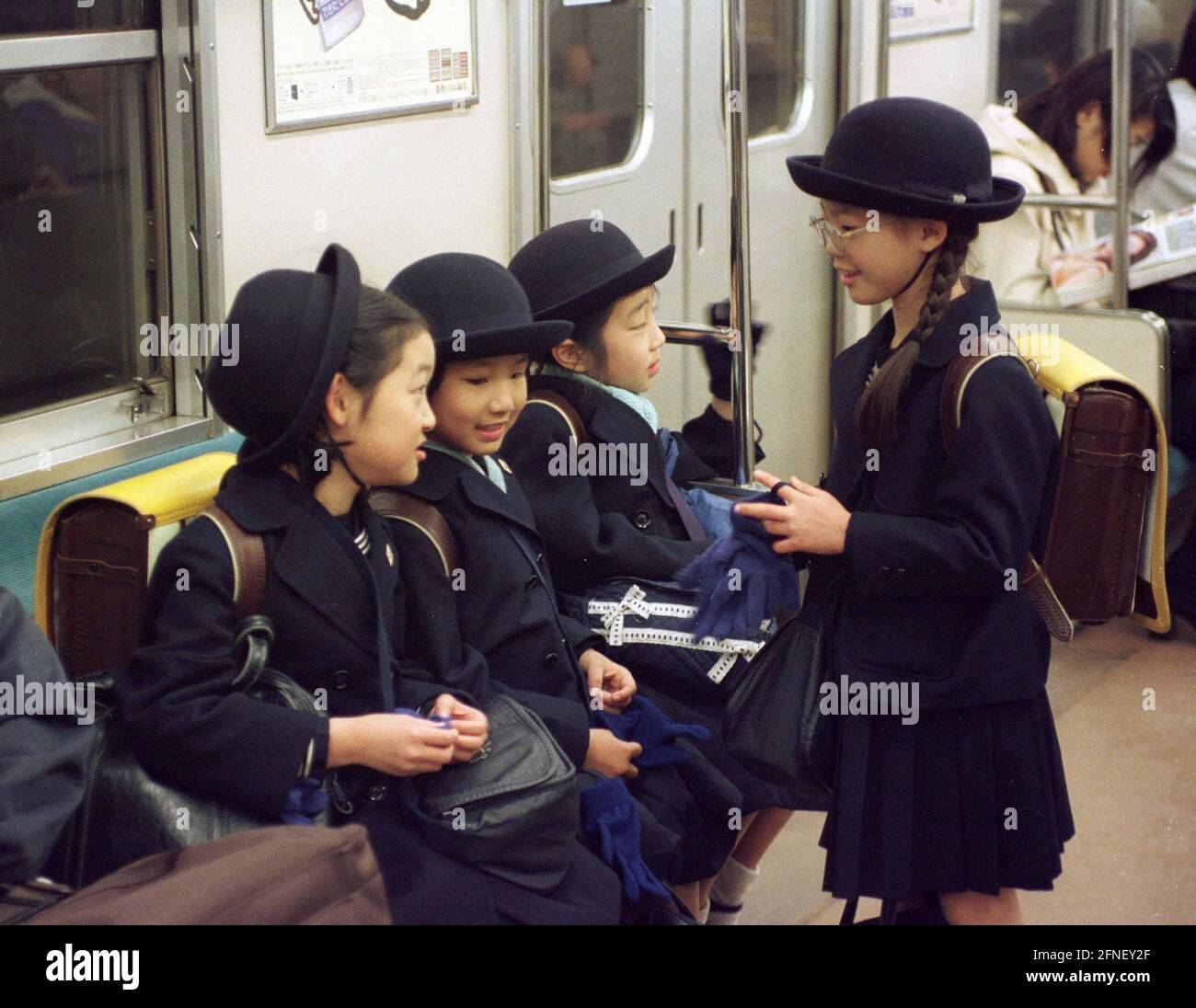 Japan school girl in uniform hi-res stock photography and images - Alamy