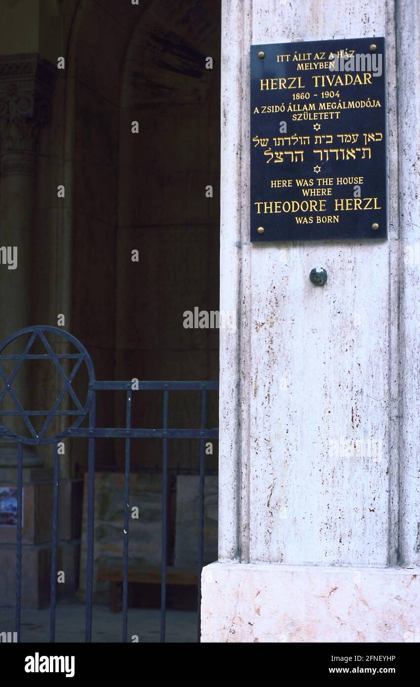 Entrance to the Theodor Herzl Synagogue in Budapest. [automated translation] Stock Photo