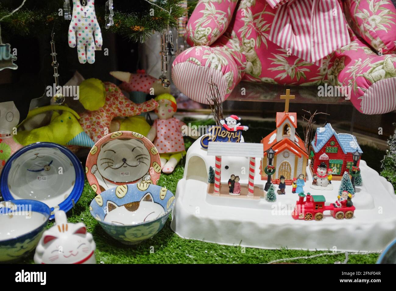 https://c8.alamy.com/comp/2FNF04R/figurines-and-home-dcor-items-for-sale-in-a-shop-in-ste-near-montpellier-occitanie-south-of-france-sud-de-france-2FNF04R.jpg