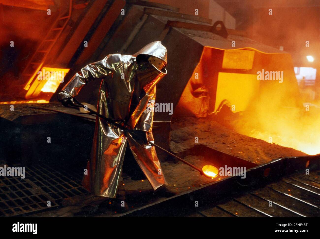 Workers at the blast furnace 'Schwelgern 1' during tapping ('Thyssen Krupp Stahl Duisburg'). (alternative ID: 00015640) [automated translation] Stock Photo