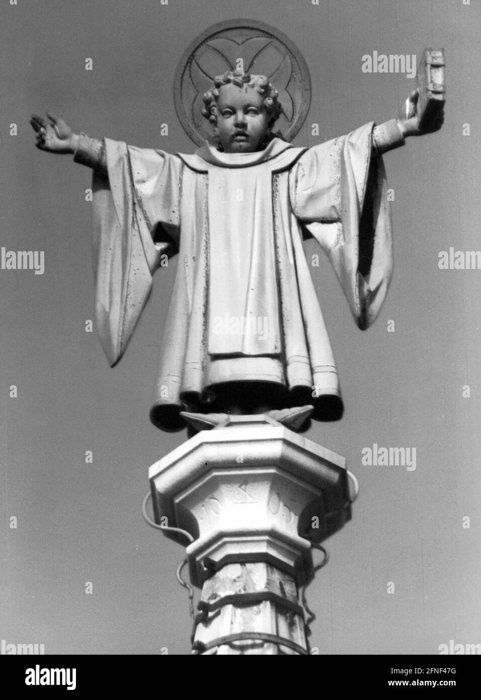 Munich's landmark: The figure of the Münchner Kindl on top of the ...