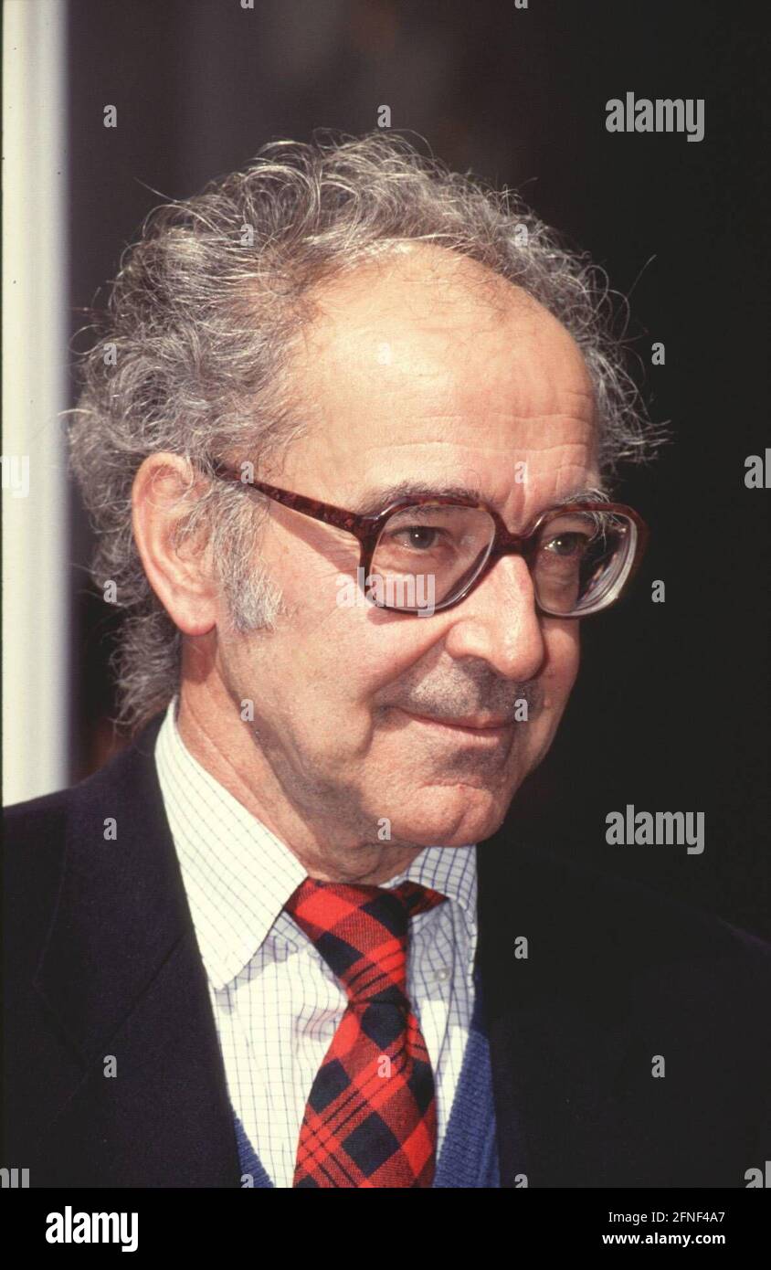 Filmmaker JEAN LUC GODARD automated translation Stock Photo Alamy Filmmaker JEAN LUC GODARD automated translation Stock Photo Alamy