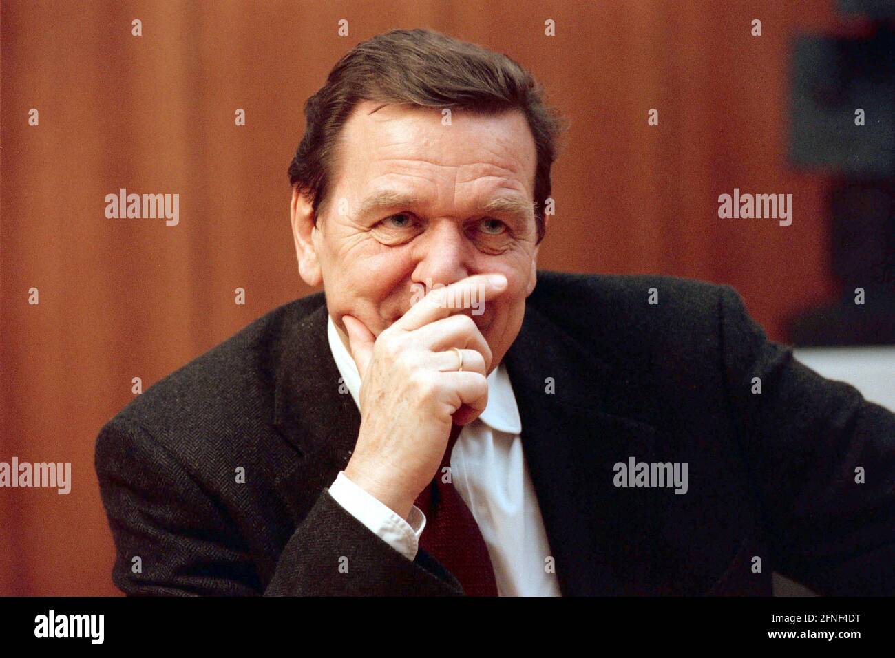 Chancellor Gerhard Schröder (SPD) during an interview in his office. [automated translation] Stock Photo