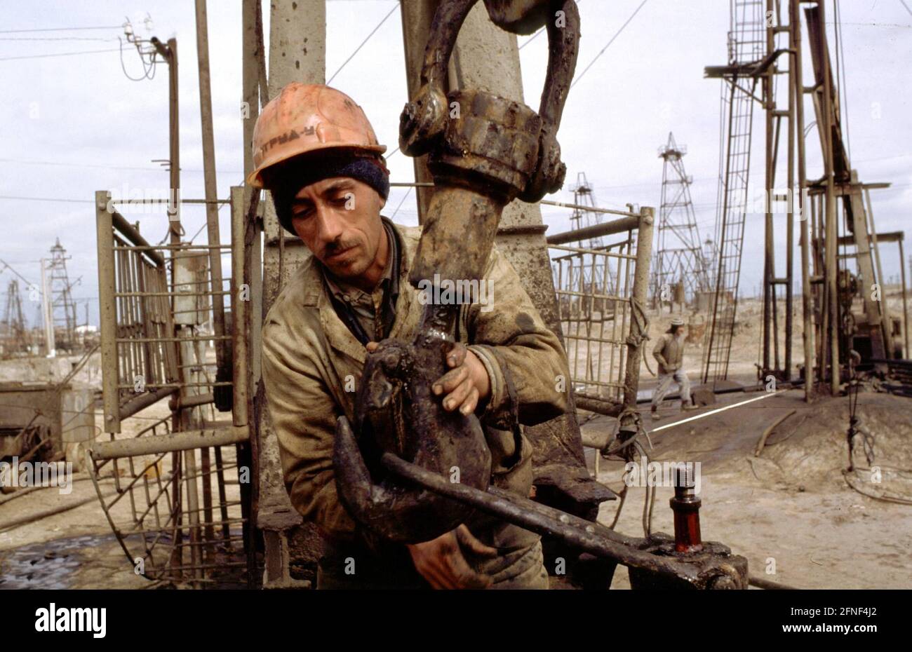Old oil wells hi-res stock photography and images - Alamy