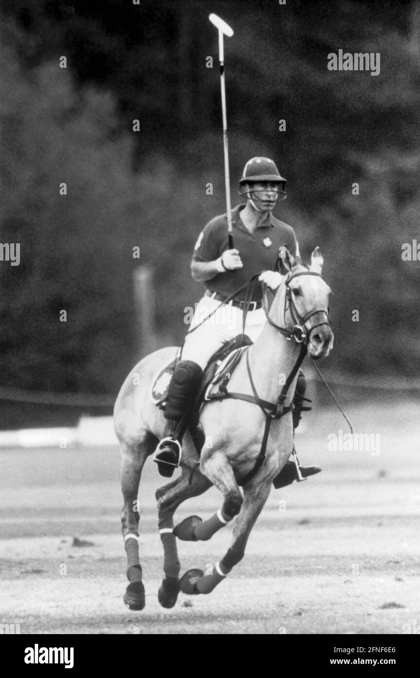 Prince Charles and his team win the Rodney Moore Trophy at Guards Polo Club. [automated translation] Stock Photo