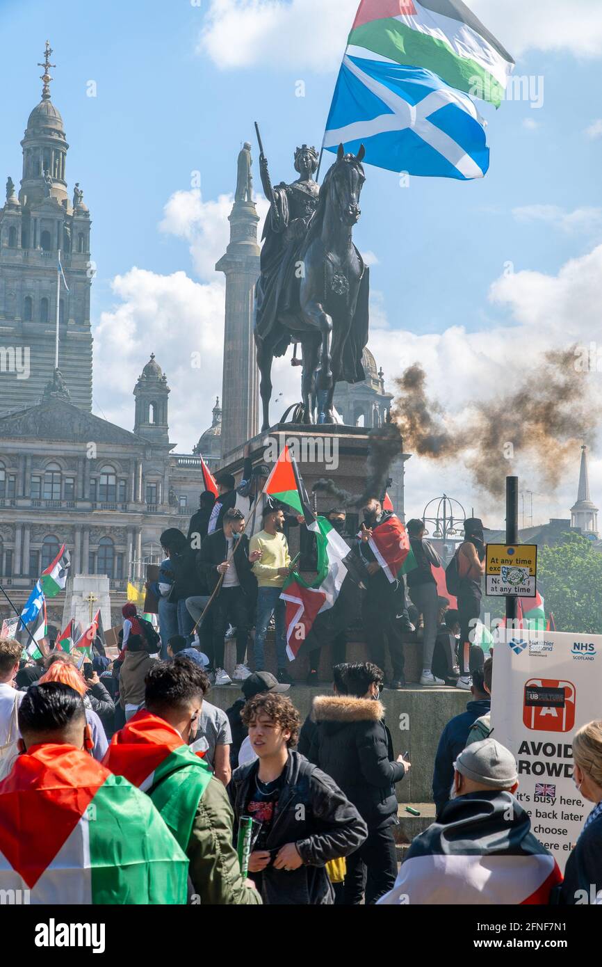 George Square, Glasgow, Scotland, UK, 16th of May 2021: 1000’s gather for the Scottish Palestine Solidarity Campaign Protest in George Square, prior to marching to BBC Scotland studios, on Pacific Quay. To protest against the BBC coverage of events unfolding in Gaza, and to protest against Israel and their violence against the Palestinian people. (Credit:Stable Air Media/Alamy Live News Stock Photo