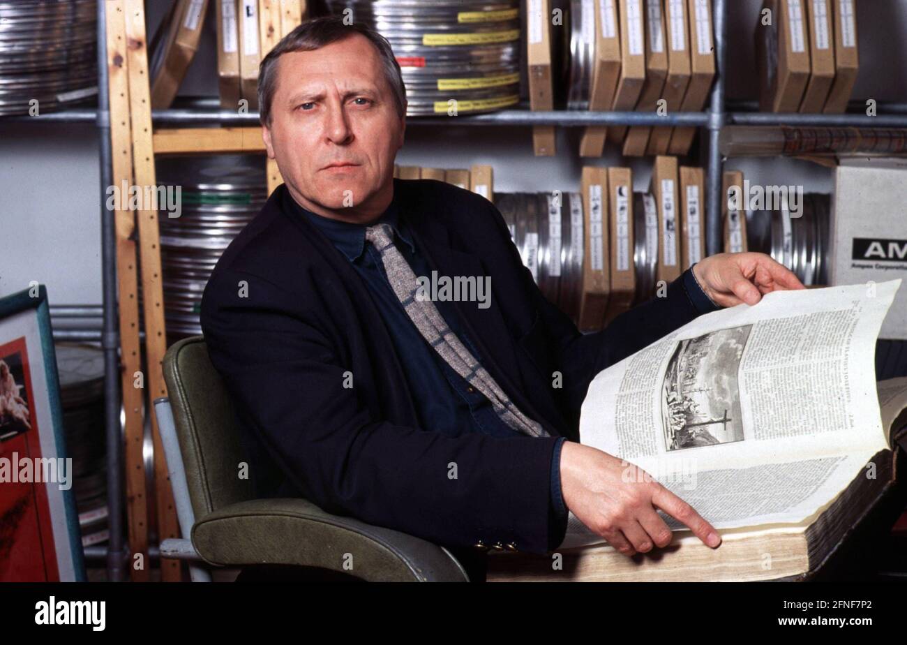 The British film director, author and painter PETER GREENAWAY (photo) celebrates his 60th birthday on April 5, 2002. The Welshman became famous with films like 'Prospero's Books', 'The Conspiracy of Women', 'The Draughtsman's Contract' or 'The Cook, the Thief, his Wife and her Lover'. [automated translation] Stock Photo