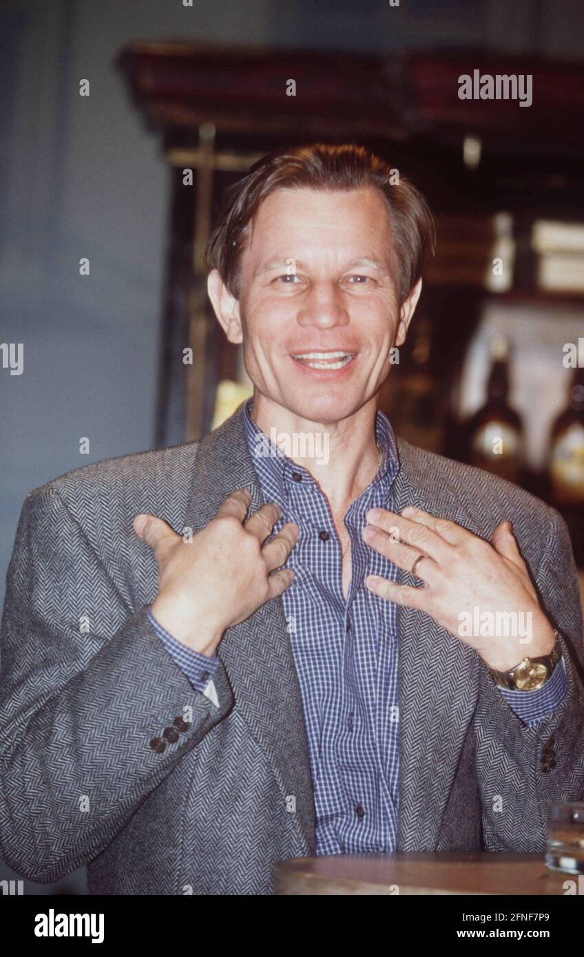 "British actor MICHAEL YORK (""The Taming of the Shrew"", ""Cabaret