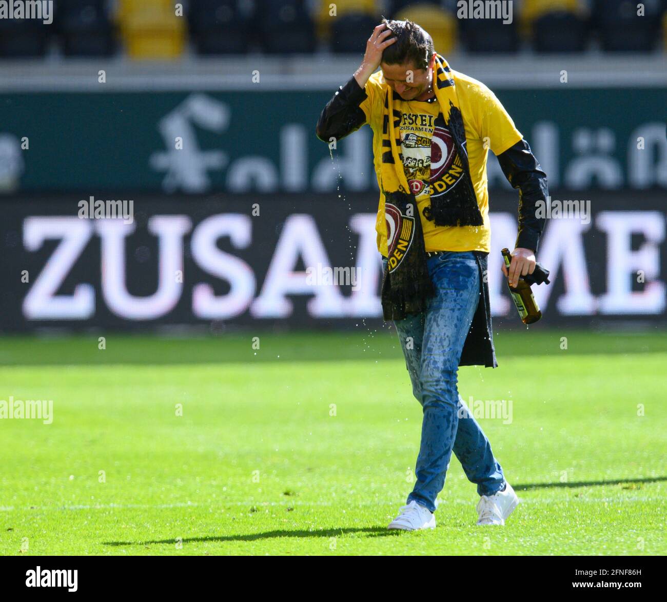 Dresden, Germany. 23rd July, 2022. Soccer: 3rd division, SG Dynamo Dresden  - TSV 1860 Munich, Matchday 1, Rudolf Harbig Stadium. Dynamo's Manuel  Schäffler is on the field. Credit: Robert Michael/dpa/Alamy Live News