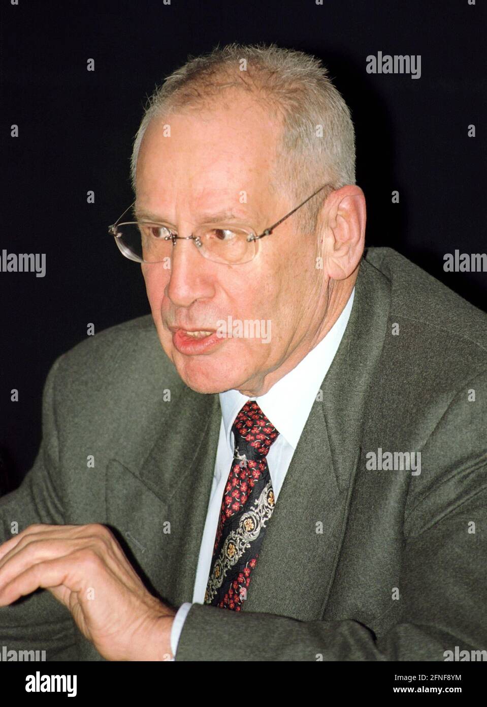 Markus Wolf, 1958-1987 Head of the Main Department of Reconnaissance (HVA) in the Ministry for State Security of the GDR, born: 19.01.1923, during the event 'Berlin in the Cold War - Film and Reality' of the Erich Pommer Institute for Media Practice and Media Science, Potsdam, 13.11.99. [automated translation] Stock Photo