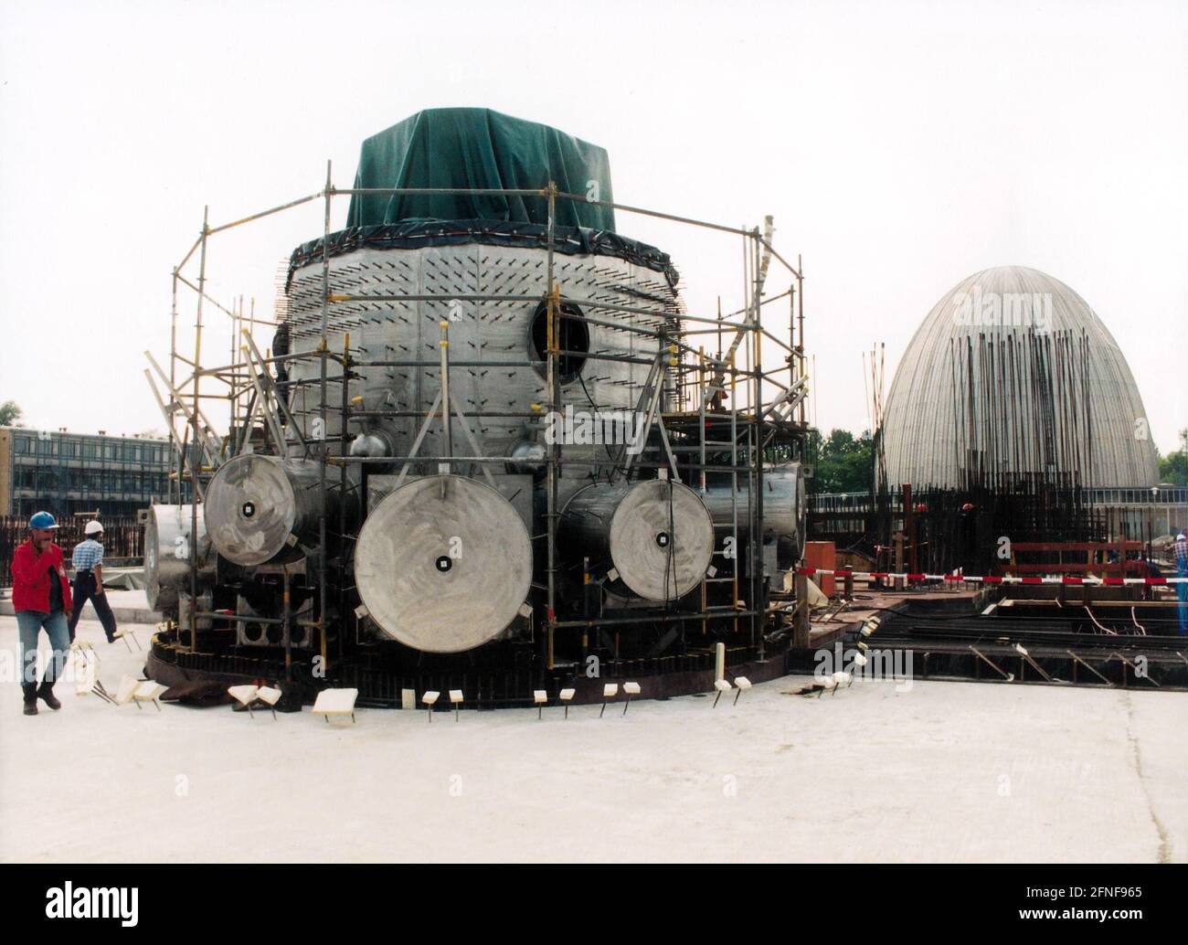'Date of photograph: 09.06.1997 The new research reactor of the Technical University in Munich is being built against the background of the old ''atomic egg''. [automated translation]' Stock Photo