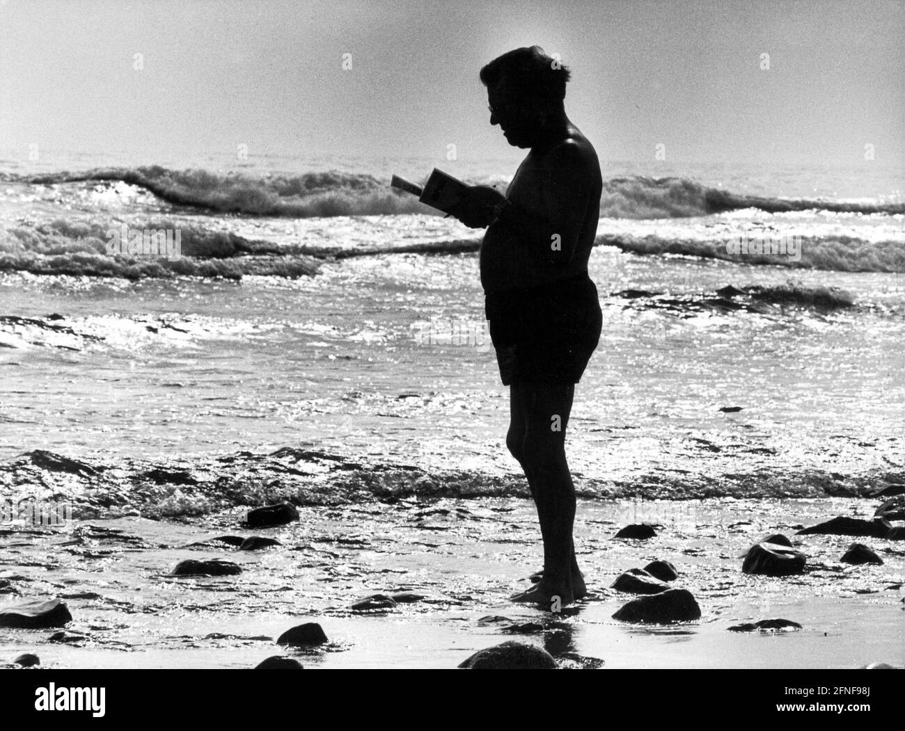 Old man and the sea book hi-res stock photography and images - Alamy