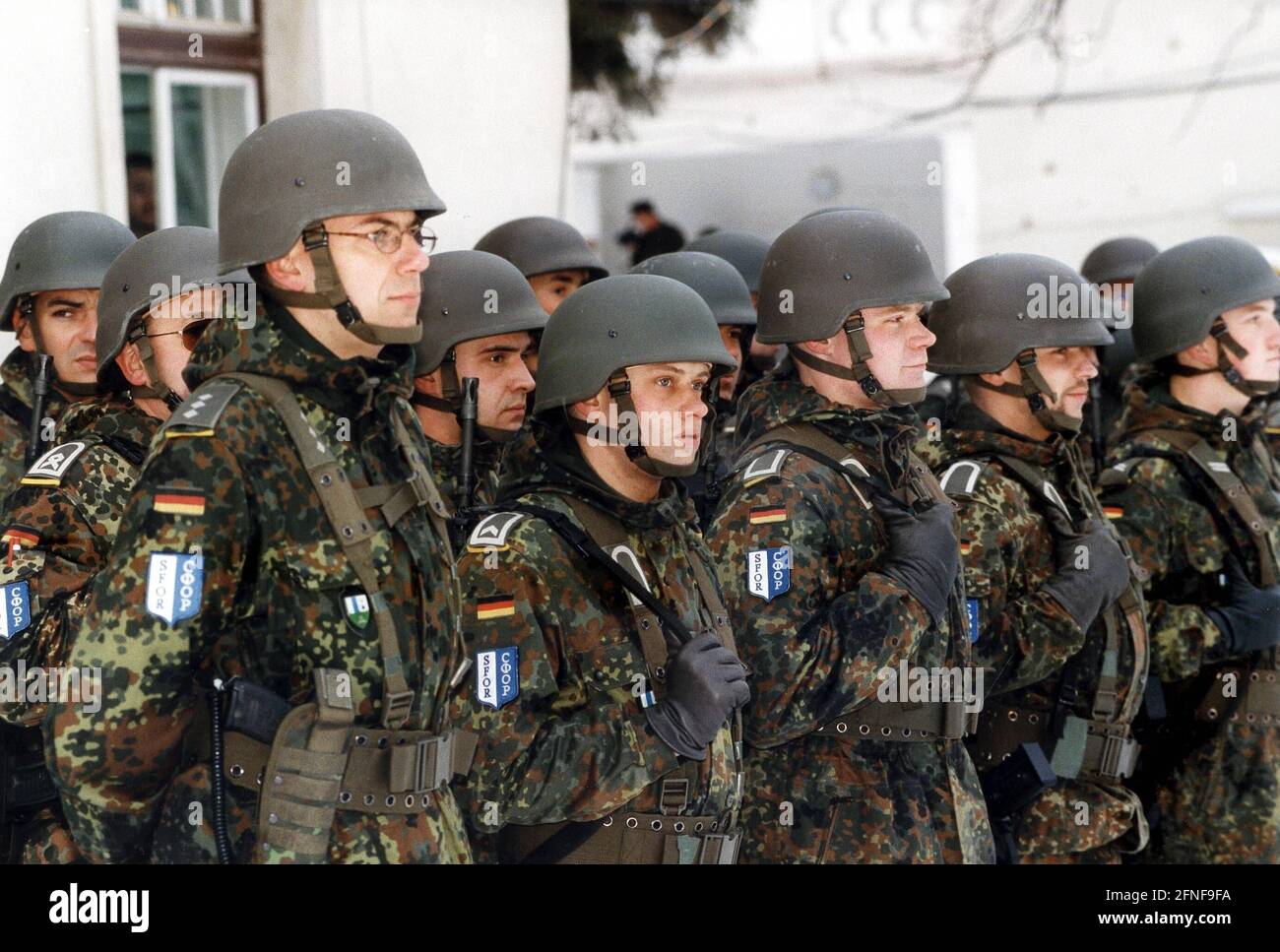 Date of photograph: 23.12.1998 Soldiers of a telecommunication unit in the German base Rajlovac in Bosnia-Herzegovina. [automated translation] Stock Photo