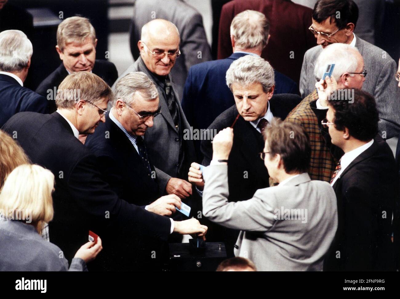 Recording date: 24.11.1999 Members of parliament cast their votes during a roll call vote in the Bundestag. Among them Peter Hinze and Theo Waigel. [automated translation] Stock Photo