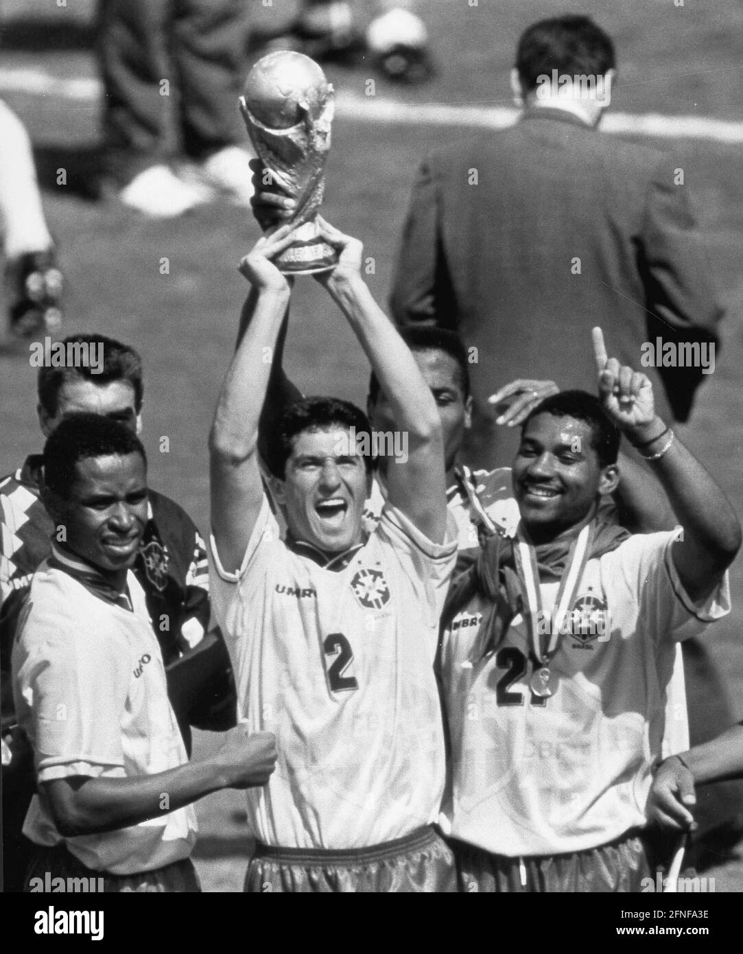 Date of photo: 17.07.1994 The Brazilian national player Jorginho with the World Cup trophy after the 3:2 victory of the Brazilians in the final over Italy at the World Cup in the USA. [automated translation] Stock Photo