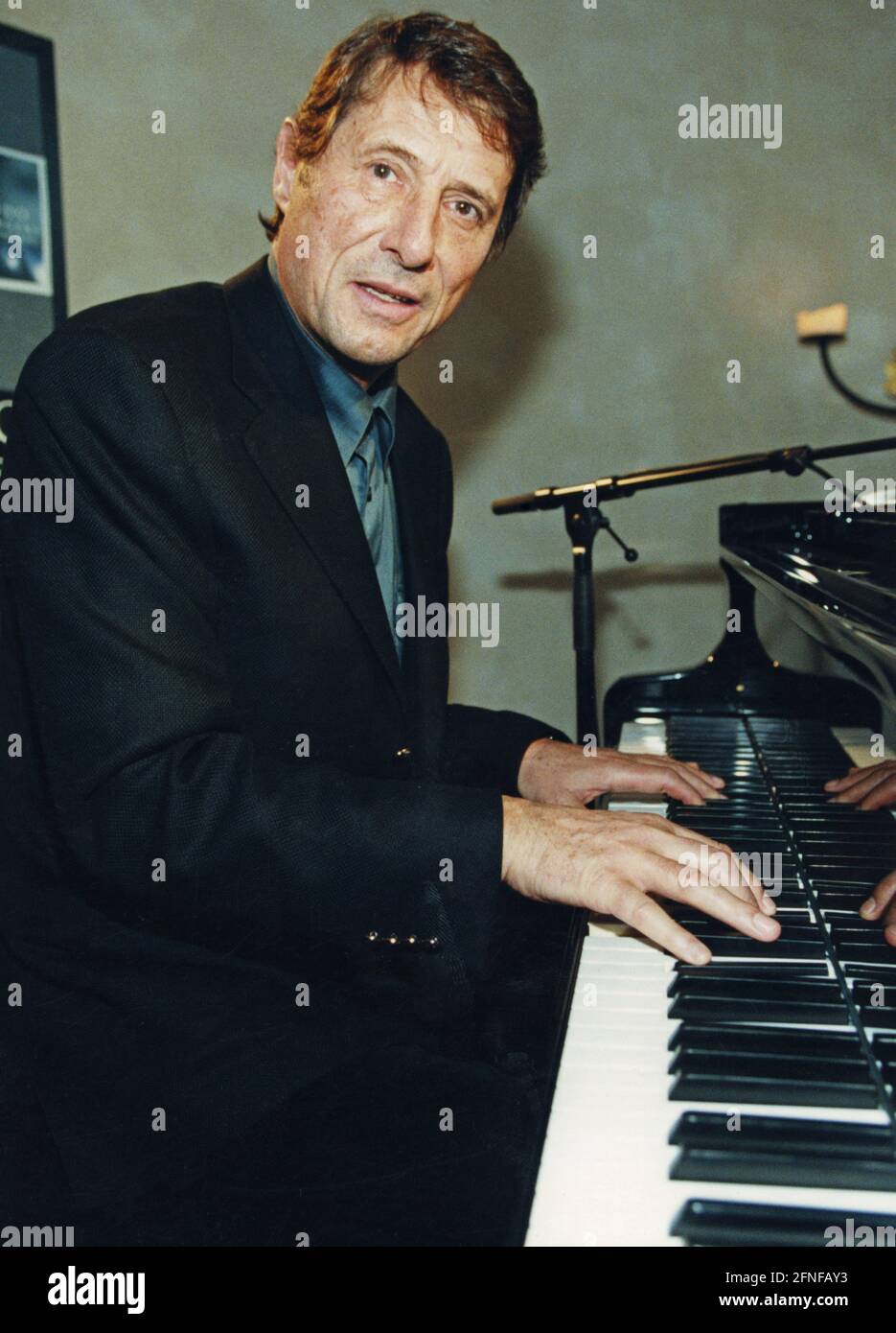 The Austrian singer Udo Jürgens at the piano. [automated translation] Stock Photo