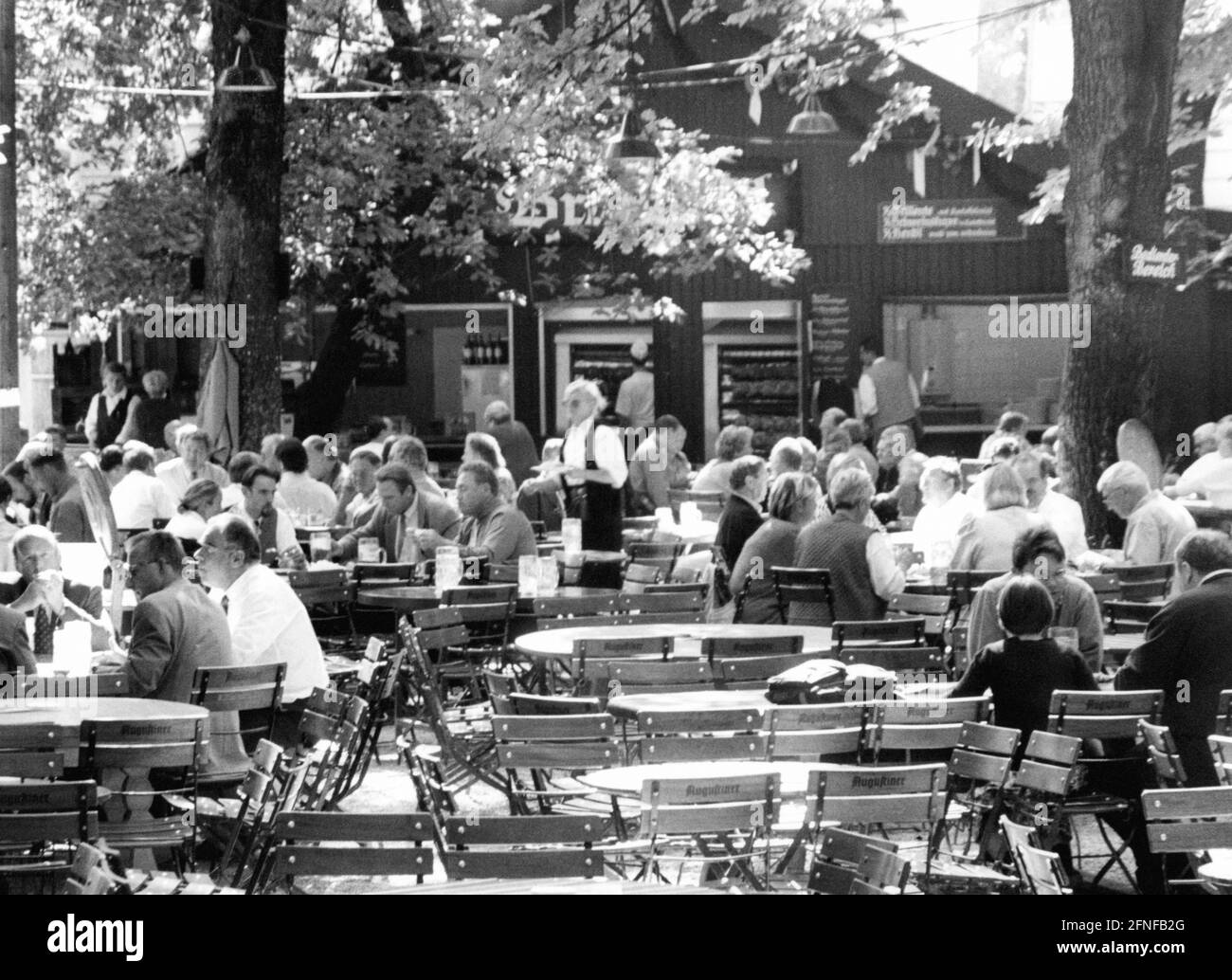 Many People Are Sitting In The Augustiner Keller Beer Garden On Arnulfstrasse In Munich Automated Translation Stock Photo Alamy Many People Are Sitting In The Augustiner Keller Beer Garden On Arnulfstrasse In Munich Automated Translation Stock Photo Alamy