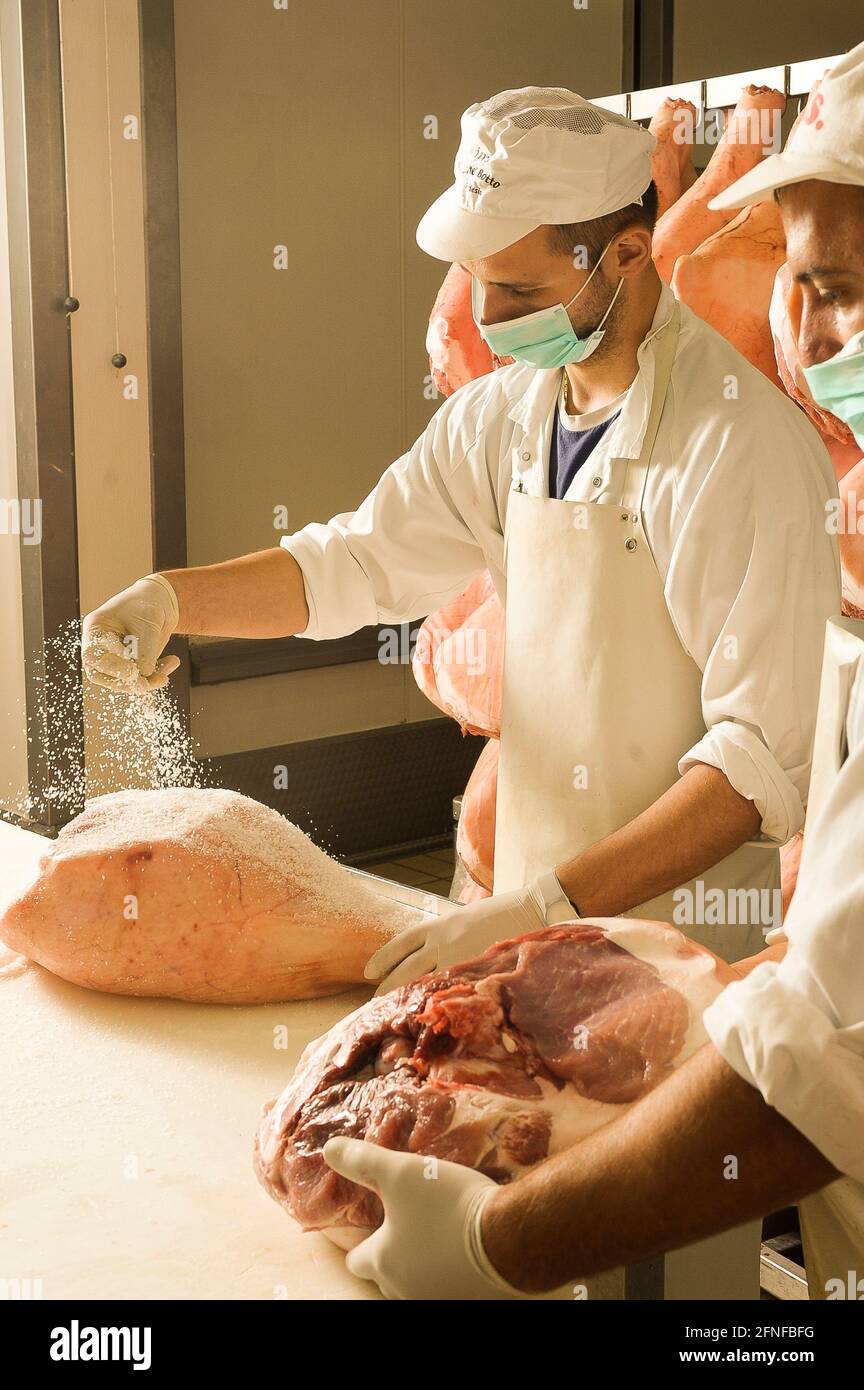 Europe, Italy, Bergamo. IBS sausage factory in Azzano S. Paul produces hams  Ca del Botto in the Ardesio factory in Val Seriana. The seasoning is flavo  Stock Photo - Alamy, image size:864x1390