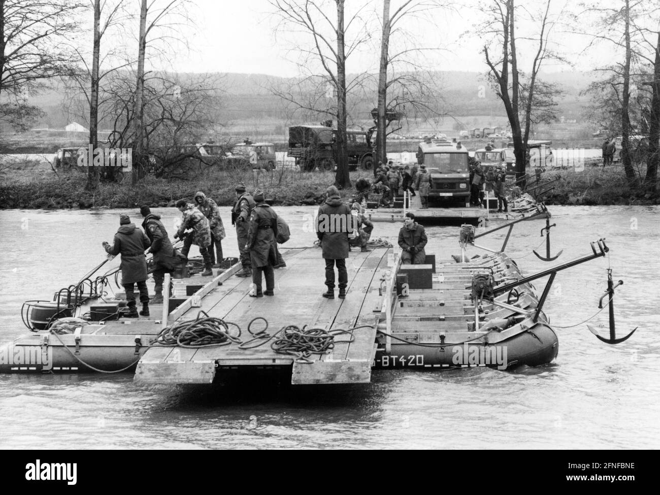 'Members of the BGS exercise the water crossing by means of a pontoon bridge as part of a staff exercise for disaster control. This exercise was part of a planned exercise ''Certain Sentinel'' within the framework of the NATO manoeuvre ''Reforger 86''. Vertain Sentinel was changed to the Command Staff Framework Exercise because of the weather. [automated translation]' Stock Photo