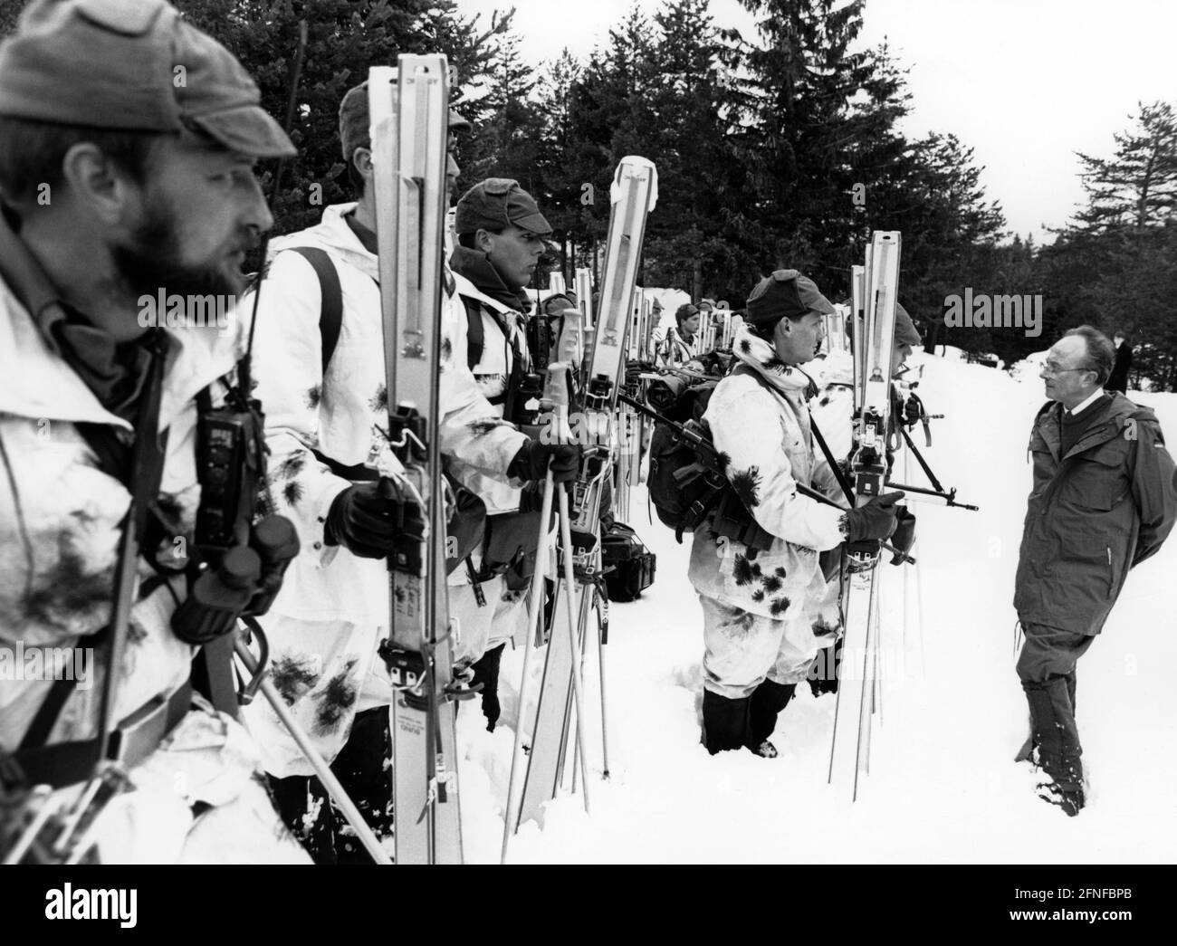 Federal Minister of Defence Scholz pays a visit to mountain troops in