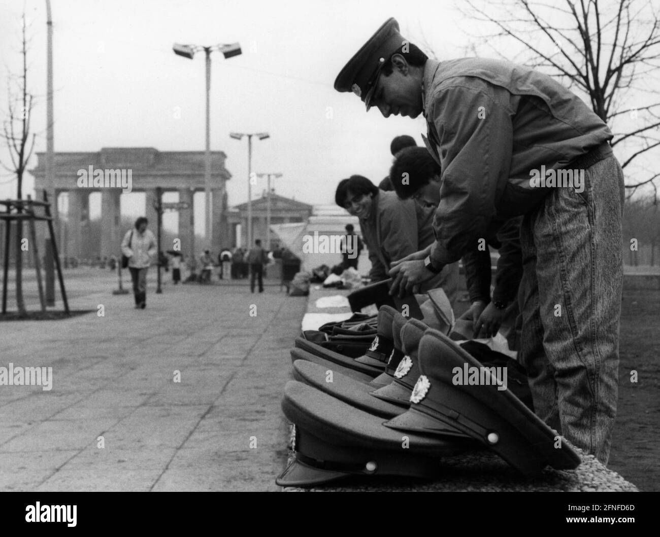 Russian soldiers sell caps, medals and other items before leaving the former GDR, here at the Brandenburg Gate. [automated translation] Stock Photo