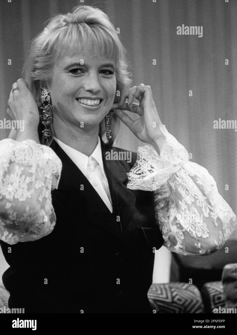 Show host Linda de Mol with earrings. [automated translation] Stock Photo