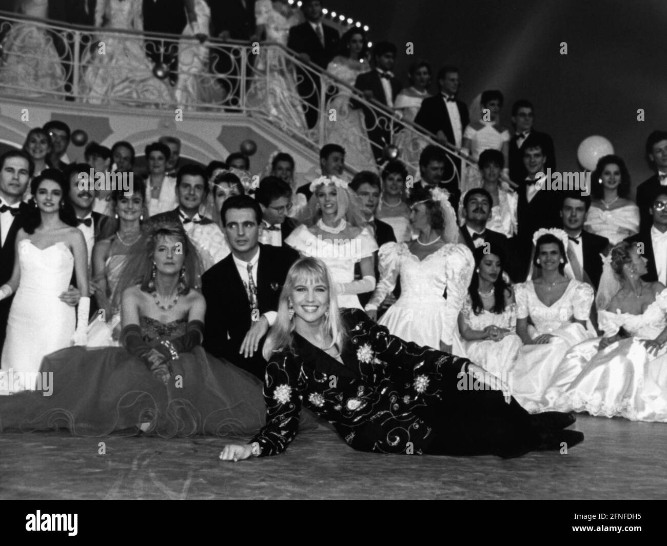 'Show host Linda de Mol at the show ''Traumhochzeit'' with bridal couples. [automated translation]' Stock Photo