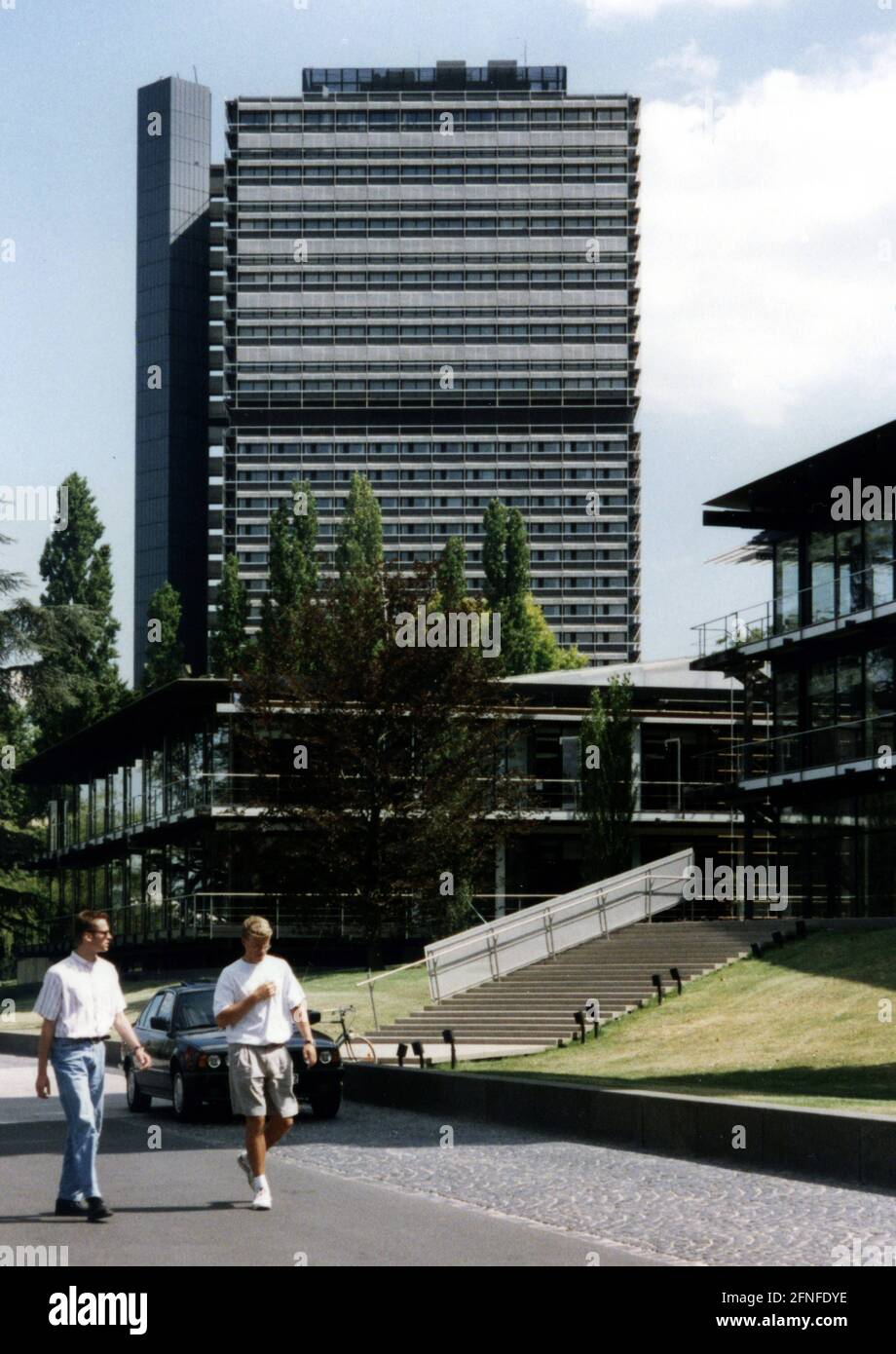 View from the bank of the Rhine to the high-rise building of the German Bundestag in the government quarter of Bonn, commonly called 'Langer Eugen'. Photo from 10.07.1997 [automated translation] Stock Photo