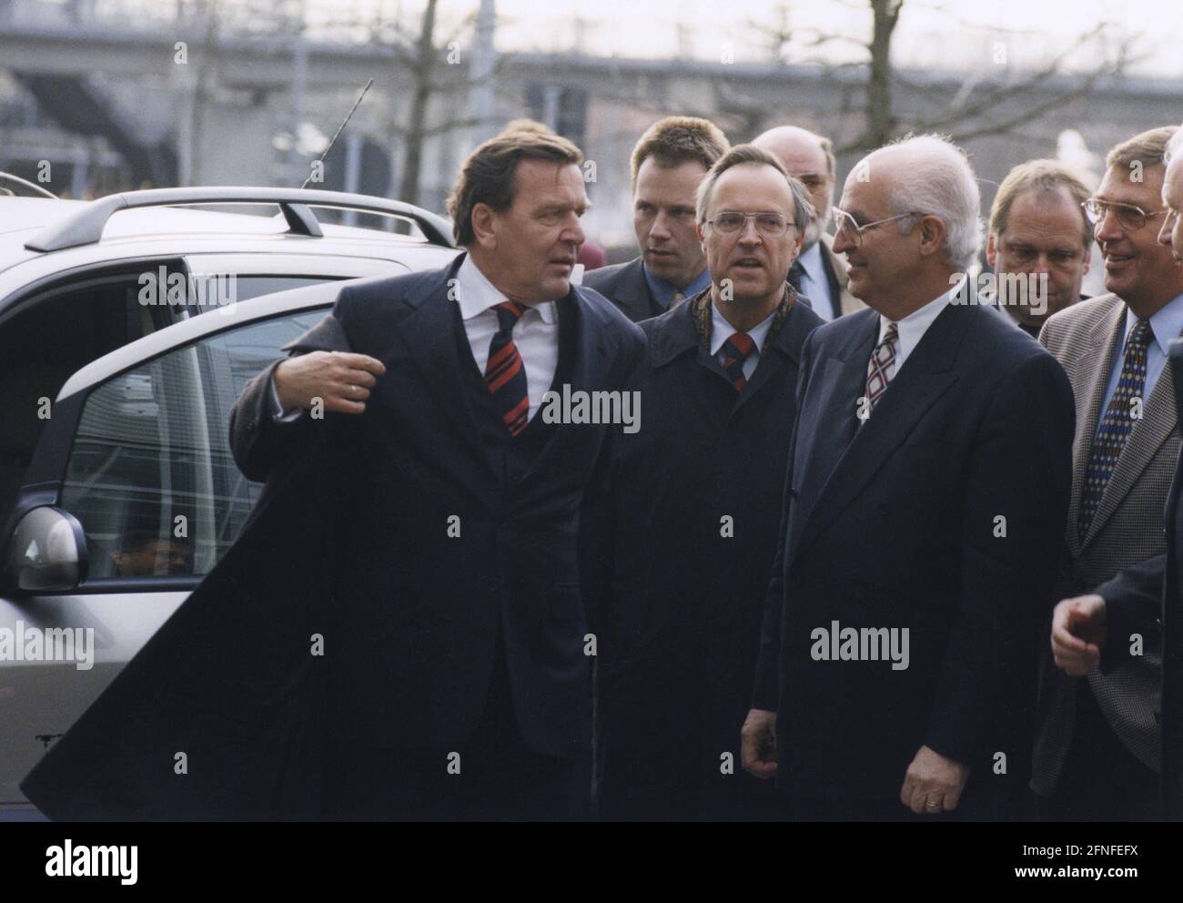 Federal Chancellor Gerhard Schröder (left) visiting Hessian Prime Minister Hans Eichel (2nd from left) for support in the election campaign. [automated translation] Stock Photo