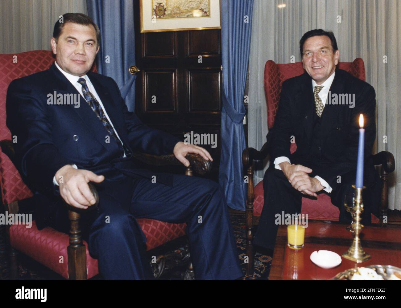German Chancellor Gerhard Schröder (right) and Russian politician Alexander Lebed. [automated translation] Stock Photo