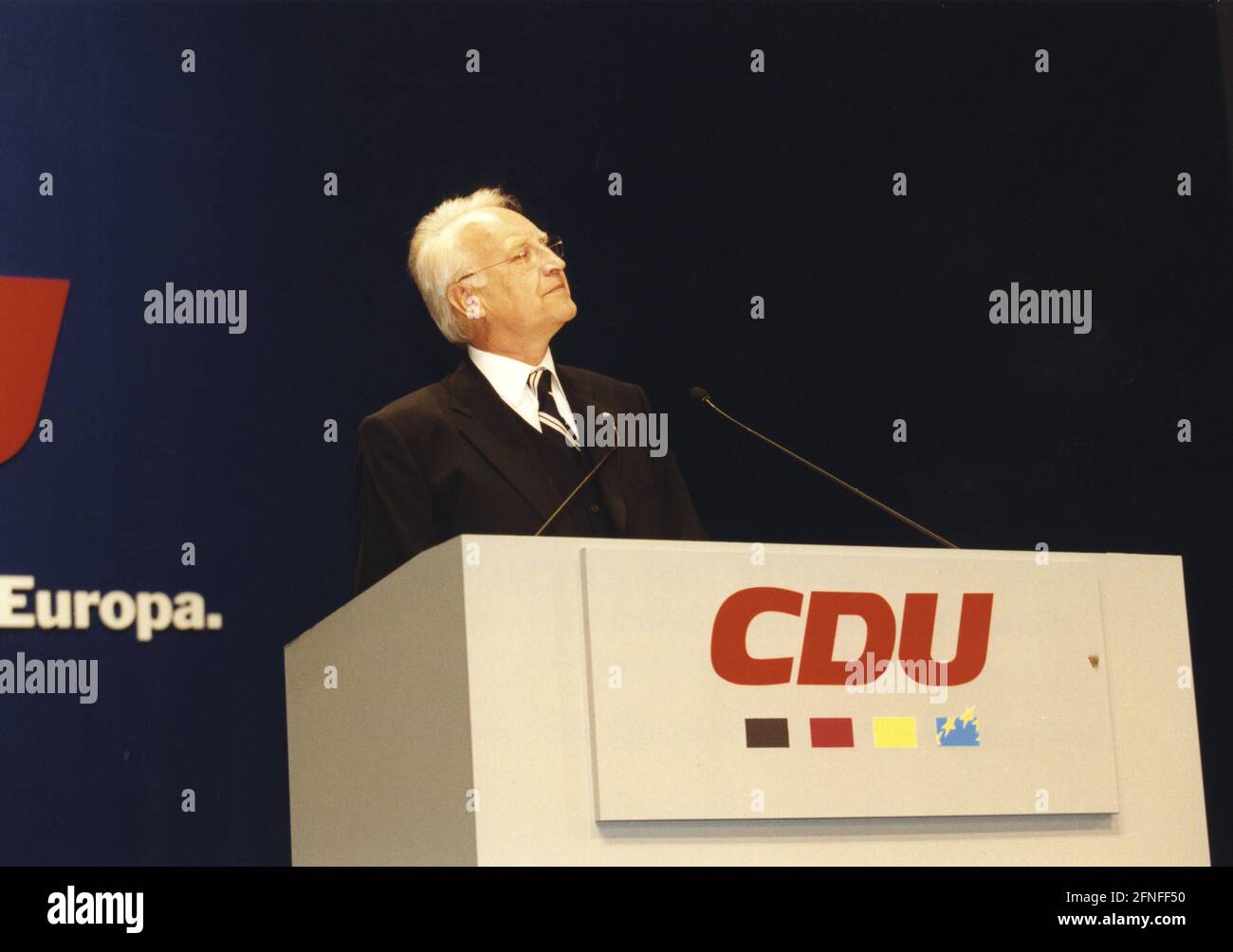 Bavarian Prime Minister and CSU Chairman Edmund Stoiber at the lectern at the CDU federal party convention in Thuringia. [automated translation] Stock Photo