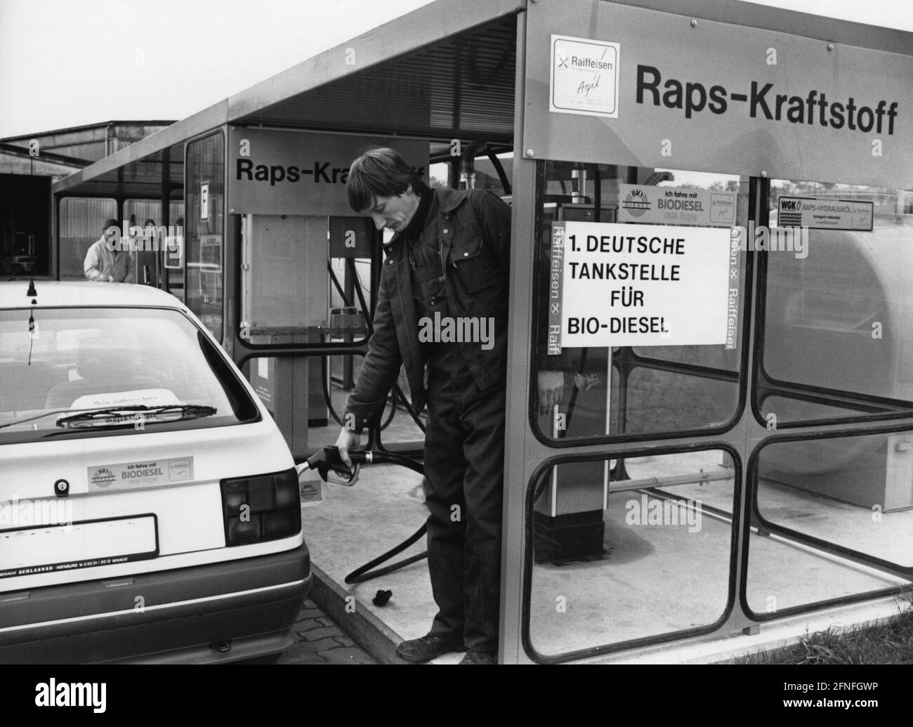 A Renault 19 at the first German biodiesel filling station of the Raiffeisen goods cooperative in Leese near Nienburg. [automated translation] Stock Photo